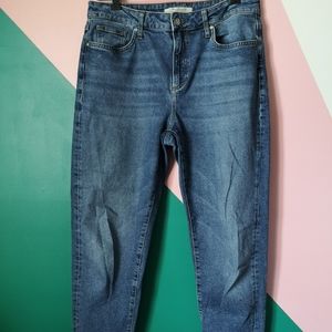 Medium blue wash jeans (mom jeans style)